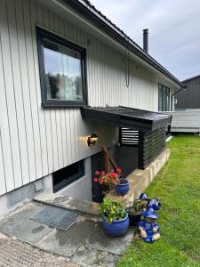 Nyoppusset og romslig leilighet med 6 soveplasser i et familievennlig område