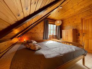 Blockhausflair mit Kamin, Balkon und Bergpanorama