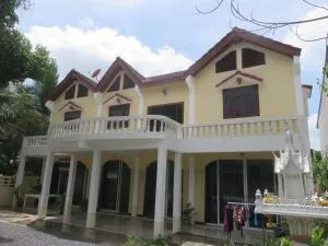 Private well priced Guesthouse available to rent - Ban Madua Wan