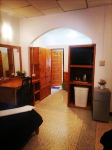 Private well priced Guesthouse available to rent