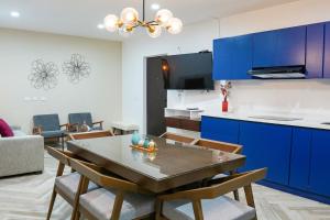 King Bed Retreat Parking Ideal Workspace