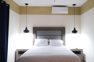 Enjoy Waves History and Comfort 2BR - 6 Guests