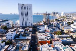 Remodeled Cozy Central 3 blocks from the Malecon