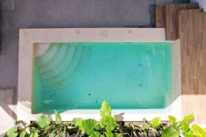 Relaxed Centrally Located 2BR 1BA Ideal Workspace