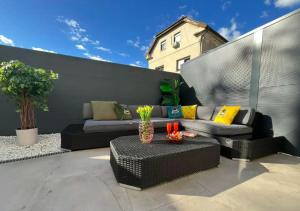 Studio with patio - steps away from Center 