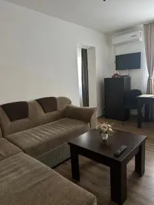 Apartament L'Adi - Peştişu Mare