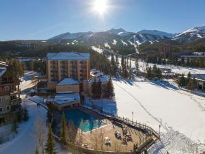 NEW! Marriott Slope View Ski & Summer Luxury Studio Sleeps 4 Full kitchen, Amenities & Paid Parking