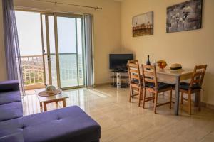 Peaceful 2 bed, 2 bath flat & breathtaking views