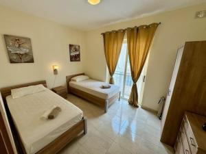 Peaceful 2 bed, 2 bath flat & breathtaking views