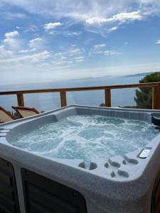 Mobil home vue exceptionnelle et spa - Domaine de lIle dOr