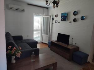Two-Bedroom Apartment with Terrace and Sea View room in Apartments by the sea Podaca Makarska - 2576