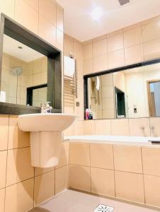 High Apartment in St James-Piccadilly COV10