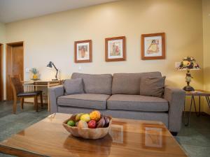 Aloha Aku Bamboo Suite - Discover Beachfront Serenity