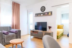 Viktor i Kasija green hill