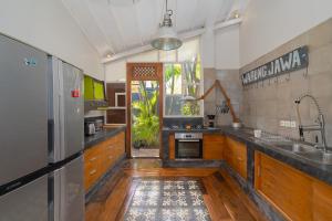 Villa Tap - Private 6BR Tropical Paradise Minutes to the Beach