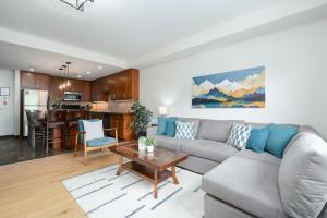 Heavenly Mountain Condo managed by Little Sister Getaways