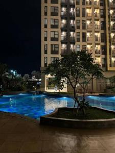 Apartement Trans Park Cibubur By Raya Property With Netflix