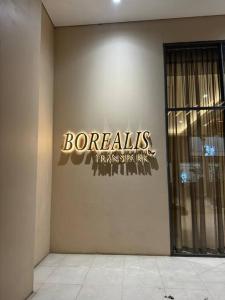 Apartement Trans Park Cibubur By Raya Property With Netflix