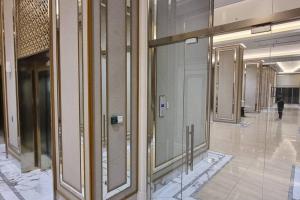 Apartement Trans Park Cibubur By Raya Property With Netflix