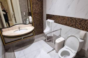 Apartement Trans Park Cibubur By Raya Property With Netflix