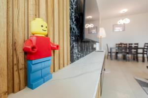 HostaHome Suites at Afiniti Residence walk to Legoland
