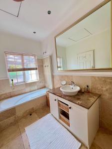 Franschhoek Three Bedroom Cottage On Dirkie Uys