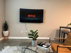 Spacious and Modern 3 bedroom 2 unit