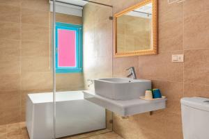 Phòng 4 người Nhìn ra cảnh Núi non (Quadruple Room with Mountain View)