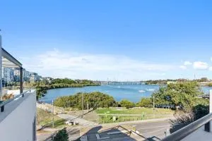 Breathtaking Waterfront Penthouse with BigTerrace near to Olympic Park - Ryde