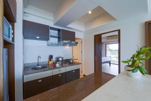 Beachfront 2 bed Condo with Seaview! - BW2