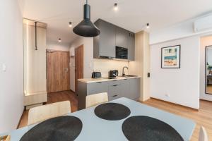 Akces APARTAMENTY KASPROWICZA 20C- BASEN, SAUNY, JACUZZI, SIŁOWNIA W CENIE - SCHWIMMBAD, SAUNEN, JACUZZI, FITNESSSTUDIO IM PREIS