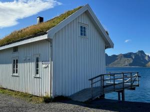 Cottage with Sea View room in Toppøy Rorbuer