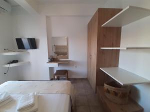 ΡΟΜΑΝΤΖΑ δωμάτιο 6