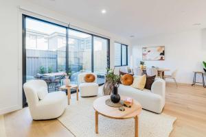 Modern Family Home 3BR in Box Hill North