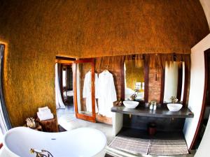 We Kebi Safari Lodge