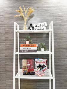 Serenity Loft, near QCs Vibrant Scene and Dining