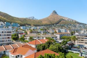 Sophisticated Luxe Apartment - Balcony & Wifi