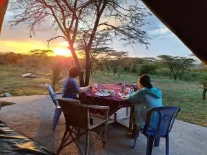 Maasai Mara Safari camp in kenya - 塞伦盖蒂