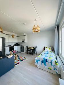 Aurora Home Espoo Niittykumpu - New 1bedroom -apartment with balcony, close to metro, Aalto University, Metro Areena and Helsinki