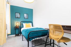 Whole 3 Bedroom House - 2 Free Parking