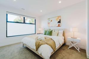 Stylish 4BR Family Townhouse with Private Courtyard