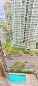 Elite Homestays Family-Friendly Condo Near Malls with Pool & Gym - Aparthotels, Manila