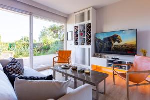 Bosphorus Designer Suite Seperate Guest room