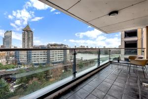 Sleeps 8, Parking, River Views, Chelsea 3 BDR Apt