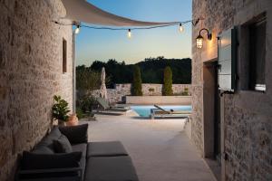 Villa Stanza Campitelli for up to 21 people in Central Istria with private pool and pet friendly