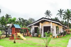 Bungalow House with Pool and Jacuzzi near Tagaytay City - Amadeo