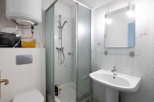 Appartements Neon Oasis - Parking - Terrasse - Wifi - : photos des chambres