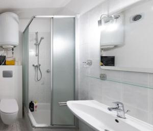 Appartements Neon Oasis - Parking - Terrasse - Wifi - : photos des chambres