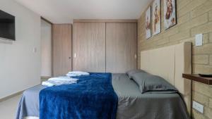 Apartamento en laureles con piscina, parqueadero 302