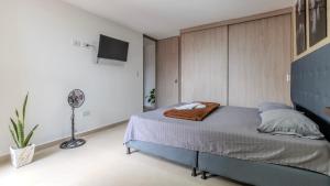 Apartamento en laureles con piscina, parqueadero 302